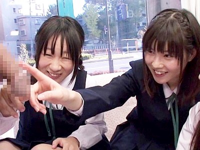 【MM号】修学旅行中の女子高生にチンコ見せ興奮ｗ触っていざオメコ挿入してみんなの前で正常位エッチ